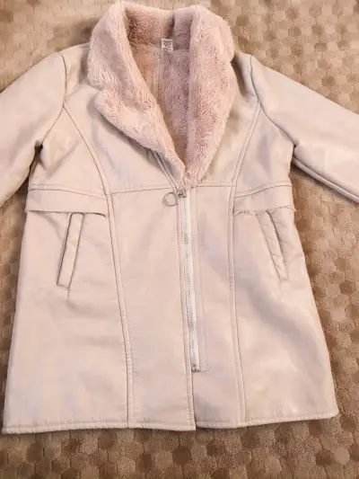 Abrigo de mujer rosa con forro de peluche - miniatura 2