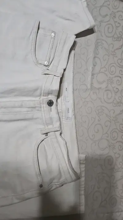 Jeans blancos para mujer en buen estado - miniatura 3