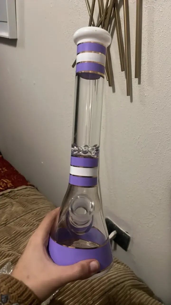 Bong de vidrio con diseño morado y blanco - 3