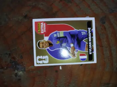 Extra Sticker Kylian Mbappé Oro Coleccionable - miniatura 2