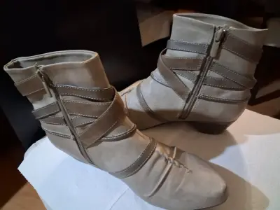 Botines de cuero beige con cierre lateral - miniatura 1