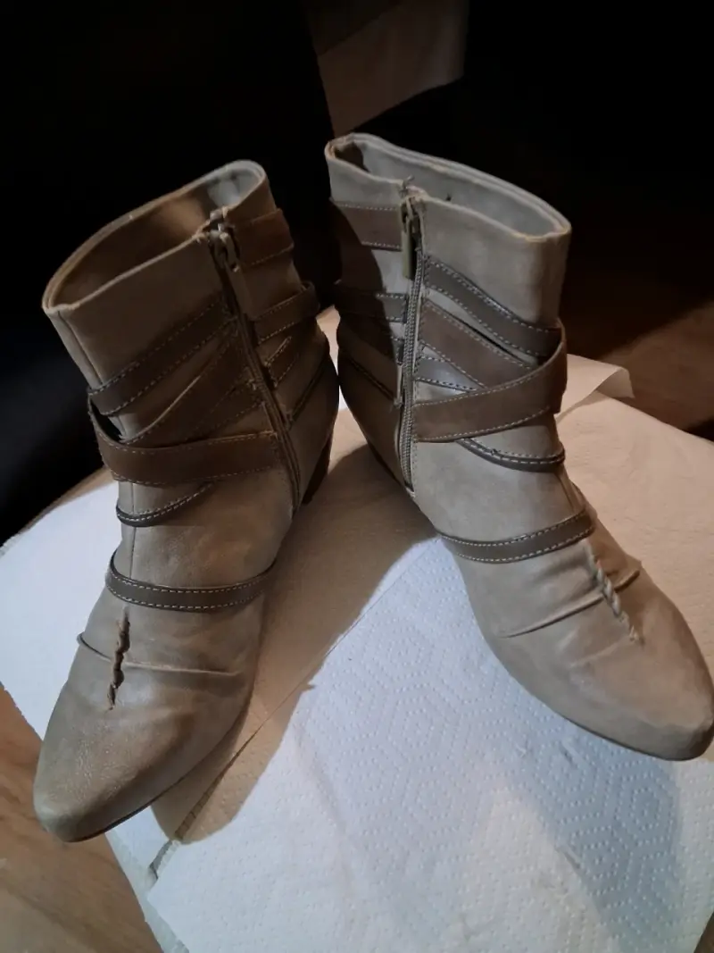 Botines de cuero beige con cierre lateral - 2