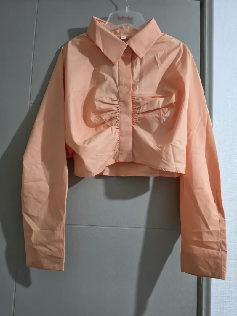 Blusa corta color durazno con fruncido - 1