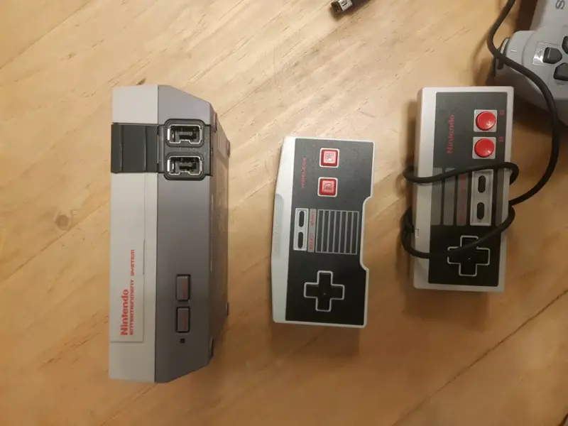 Consola Nintendo NES mini + Playstation Classic - 1