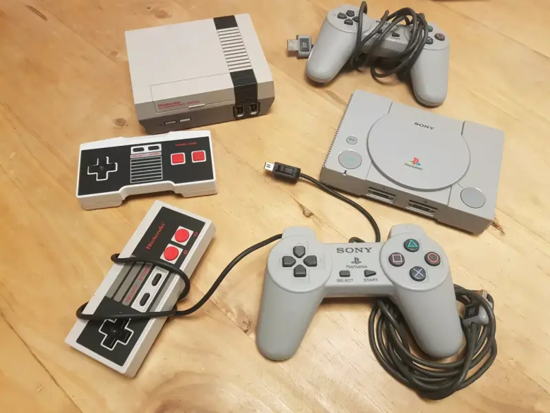 Consola Nintendo NES mini + Playstation Classic - 2