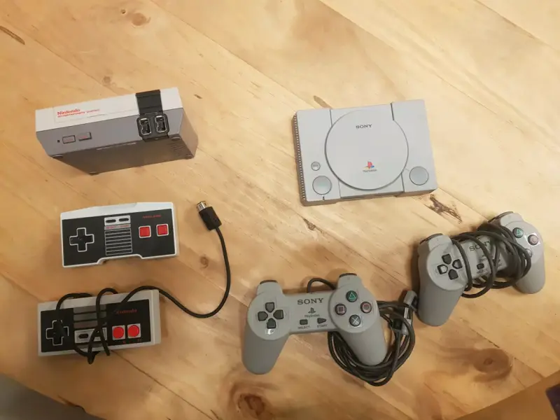 Consola Nintendo NES mini + Playstation Classic - 3