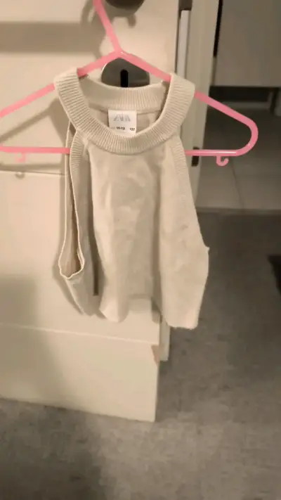Top sin mangas beige Zara para niña - miniatura 3