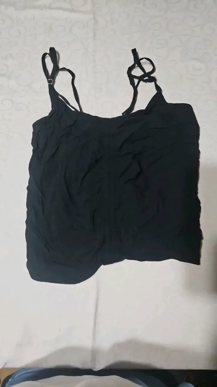 Blusa negra de tirantes ajustables - 1