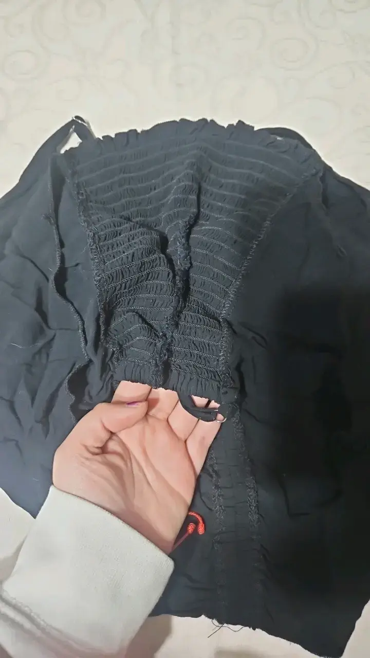 Blusa negra de tirantes ajustables - 3