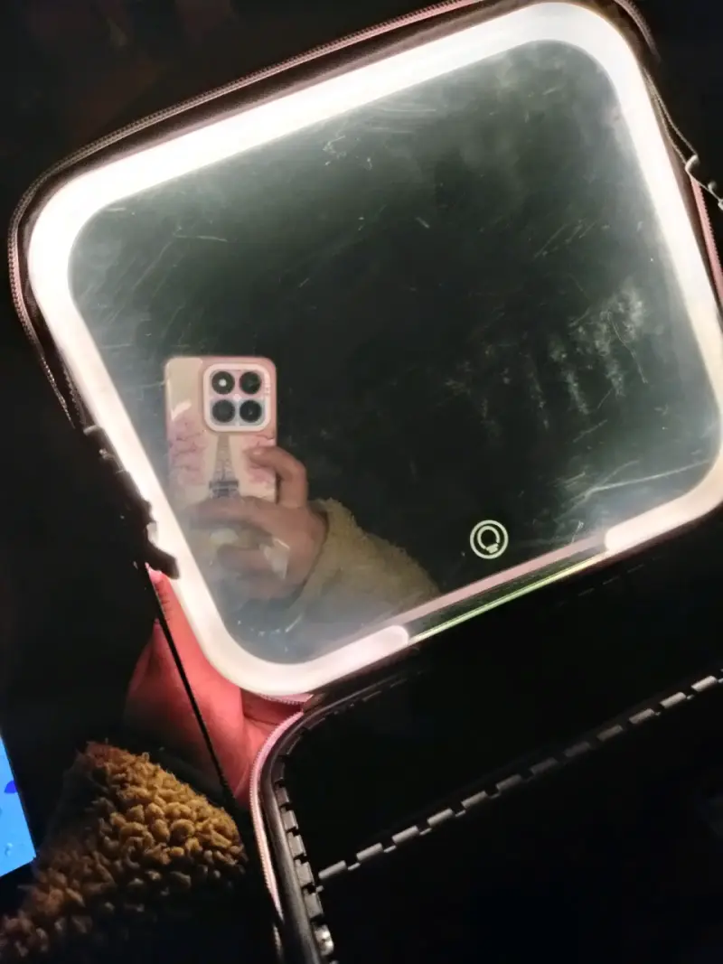 Espejo de maquillaje con luz LED portátil - 1