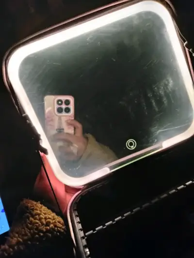 Espejo de maquillaje con luz LED portátil - miniatura 1