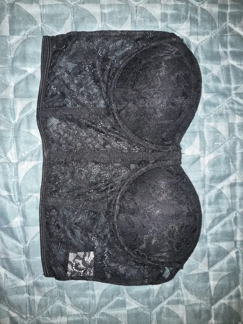 Bralette de encaje negro elegante
