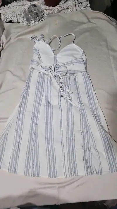 Vestido de verano a rayas blanco y azul - miniatura 2