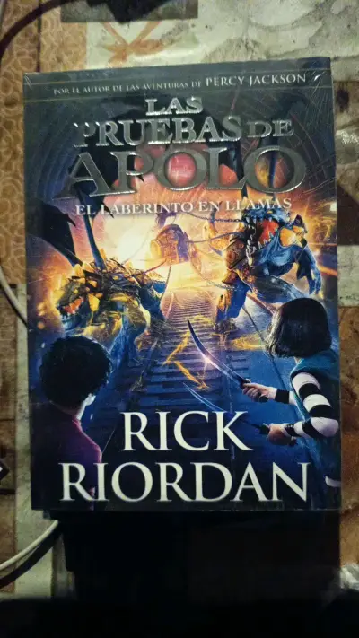 Libro Las Pruebas de Apolo: El Laberinto en Llamas - miniatura 1