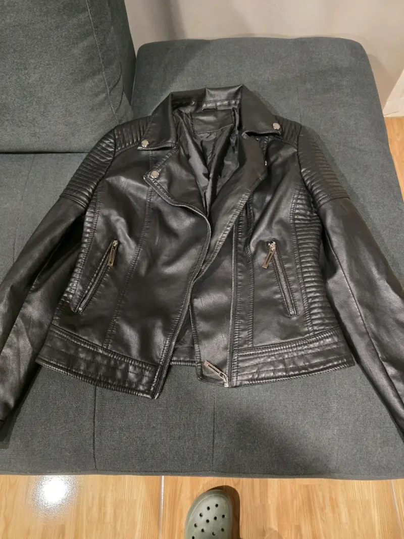 Chaqueta de cuero negra - 1