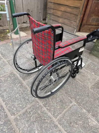 Silla de ruedas plegable - miniatura 1