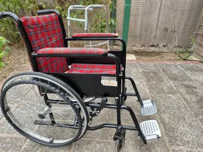 Silla de ruedas plegable - miniatura 2