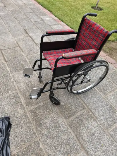 Silla de ruedas plegable - miniatura 3