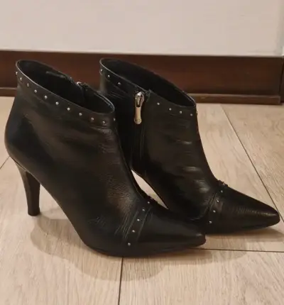 Botines de cuero negro con tachas - miniatura 1