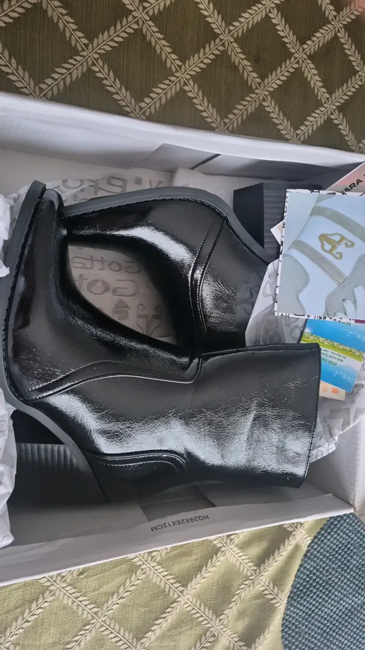 HermosasBotas de charol35/36 totalmente nuevas - 2