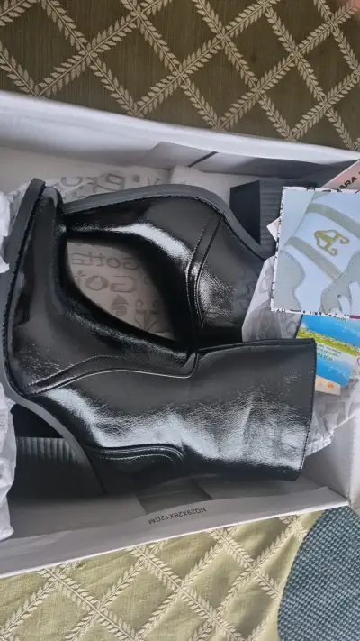 HermosasBotas de charol35/36 totalmente nuevas - miniatura 2