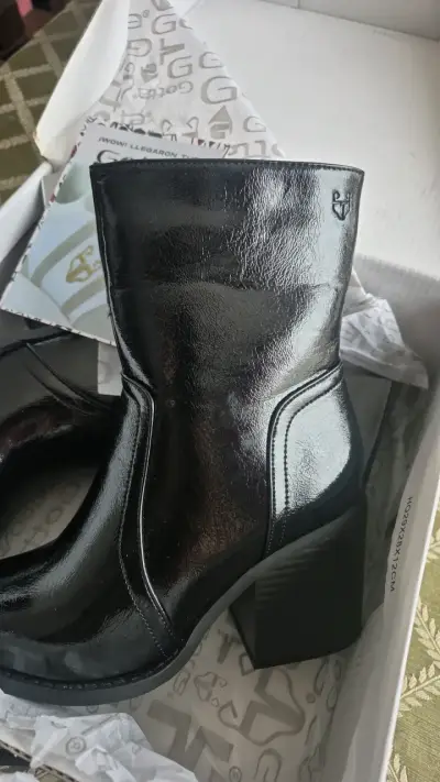 HermosasBotas de charol35/36 totalmente nuevas - miniatura 3