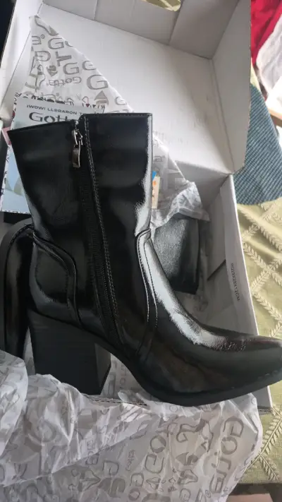 HermosasBotas de charol35/36 totalmente nuevas - miniatura 4