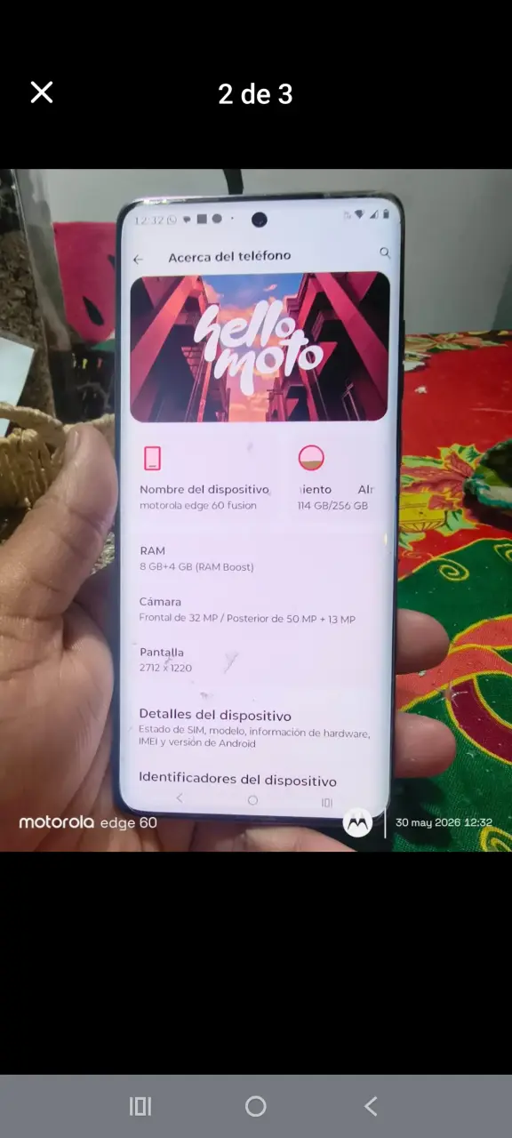 Smartphone Motorola rosa con triple cámara - 2