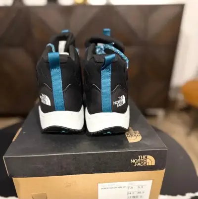 Botas de trekking The North Face negras y azules - miniatura 2