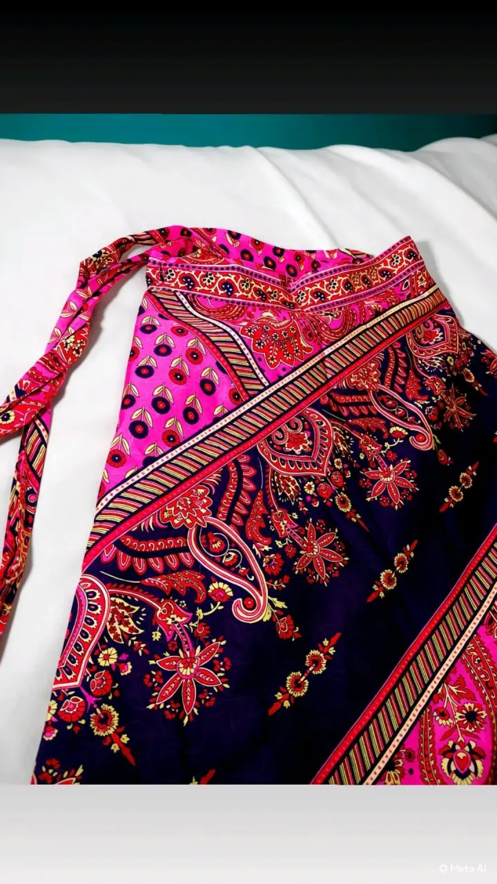 Pareo bohemio con estampado colorido - 2