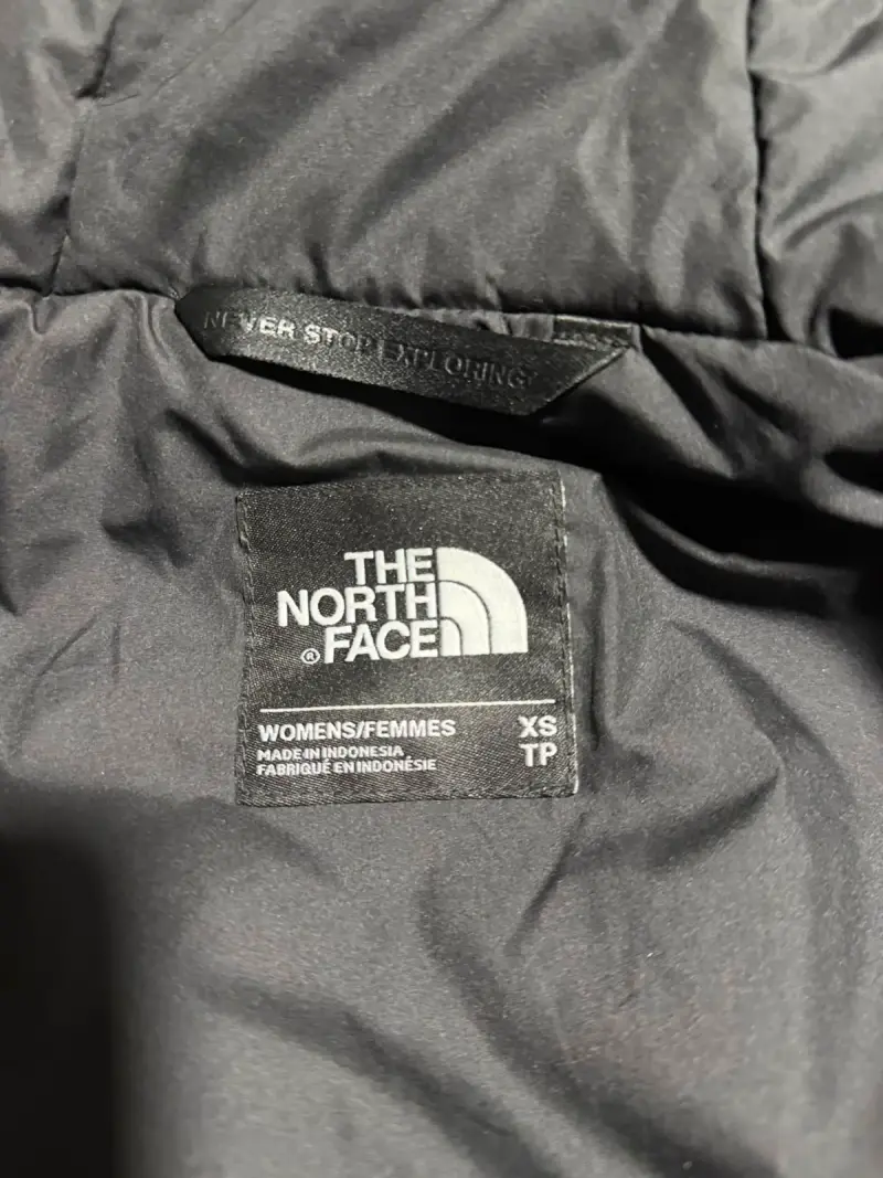 Parka negra con capucha de piel sintética - 4
