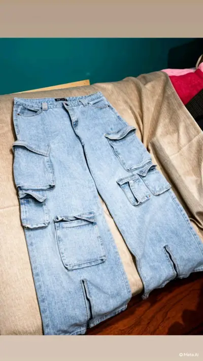 Jeans cargo gris claro con bolsillos múltiples - miniatura 1