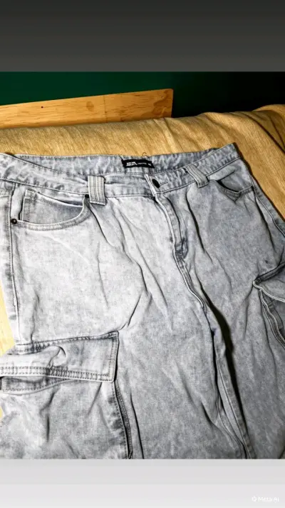 Jeans cargo gris claro con bolsillos múltiples - miniatura 2