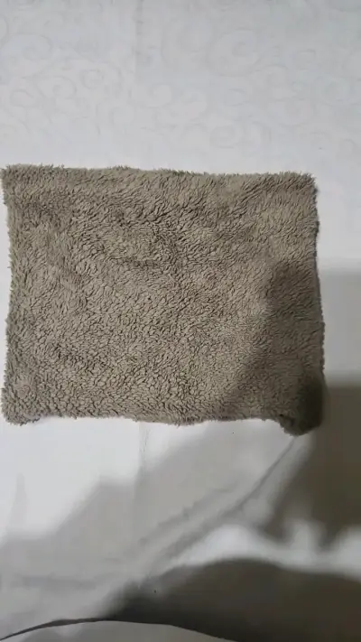 Cuello beige suave - miniatura 1