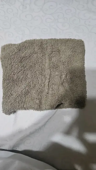 Cuello beige suave - miniatura 2