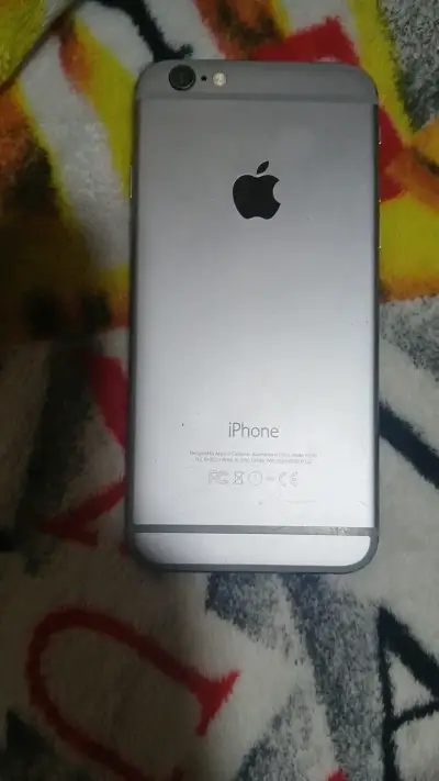 Smartphone con pantalla táctil en buen estado - miniatura 2