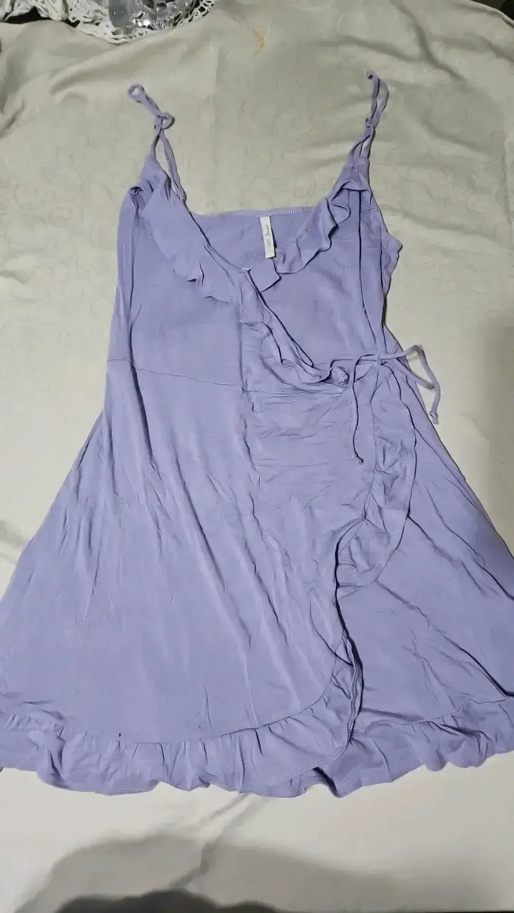 Vestido lila con volantes para mujer - 1