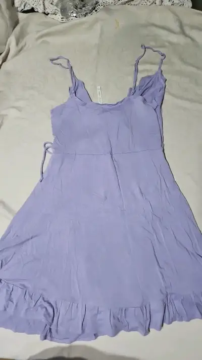 Vestido lila con volantes para mujer - miniatura 2