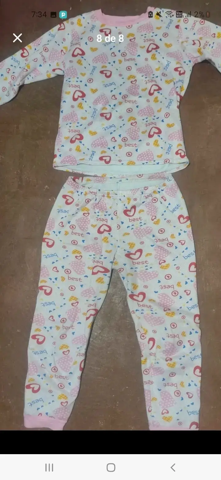 Pijama infantil con estampado de corazones