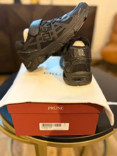 Zapatillas negras Prüne deportivas - miniatura 1