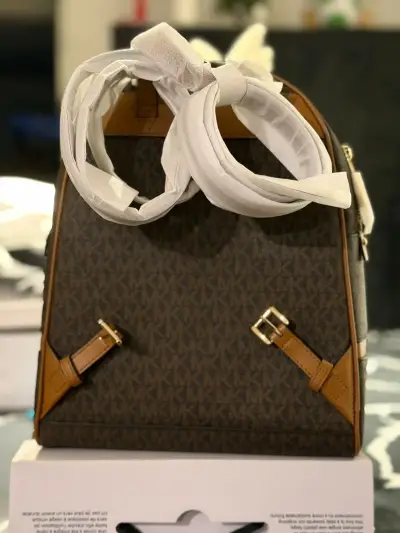 Mochila Michael Kors marrón con logo - miniatura 2