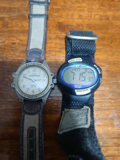 Lote de relojes digitales y análogos - miniatura 2