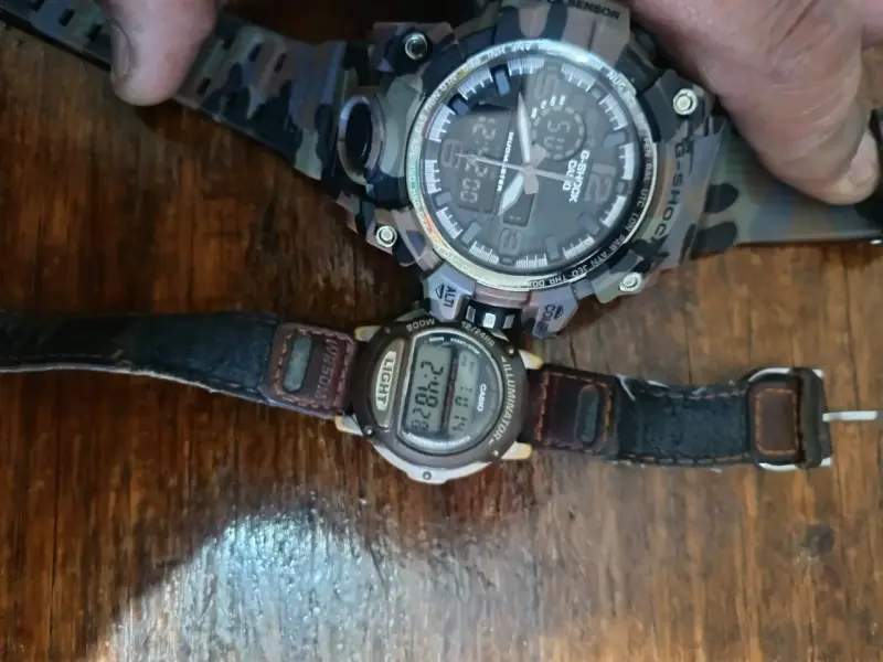 Lote de relojes digitales y análogos - 3