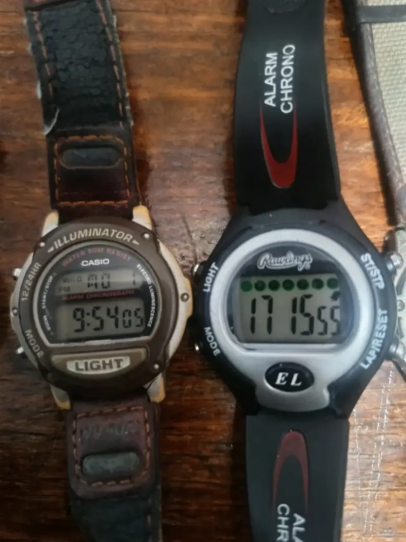 Lote de relojes digitales y análogos - 6