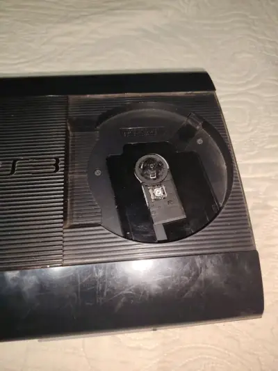 Consola PS3 con dos controles inalámbricos - miniatura 3