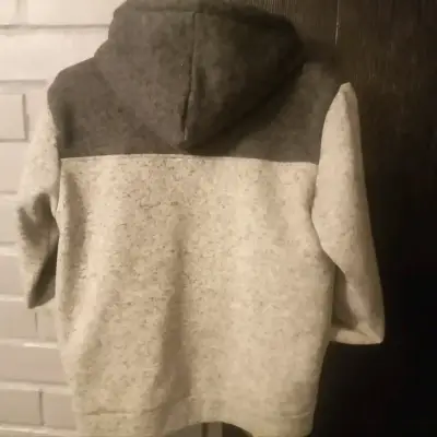 Polerón con capucha  talla 12 - miniatura 2
