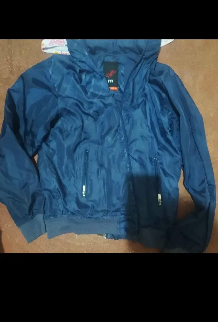 Cortaviento azul con capucha para hombre - 2