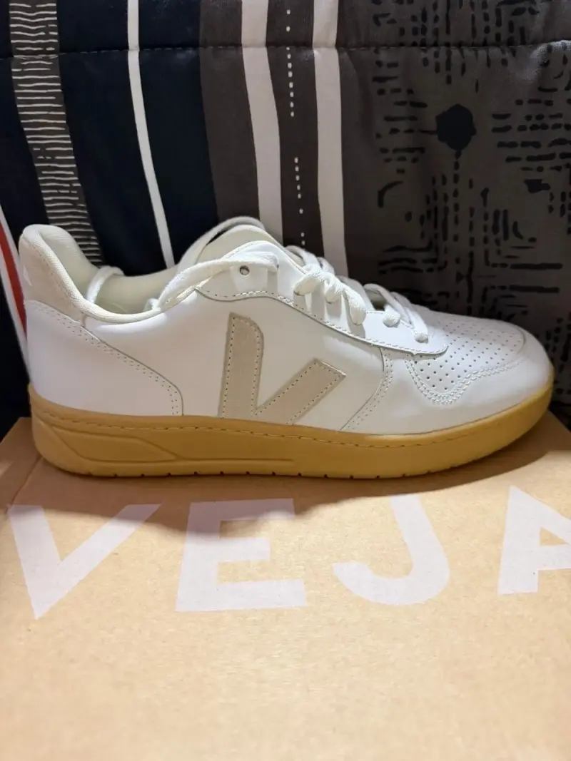 Zapatillas Veja blancas con suela de goma - 1