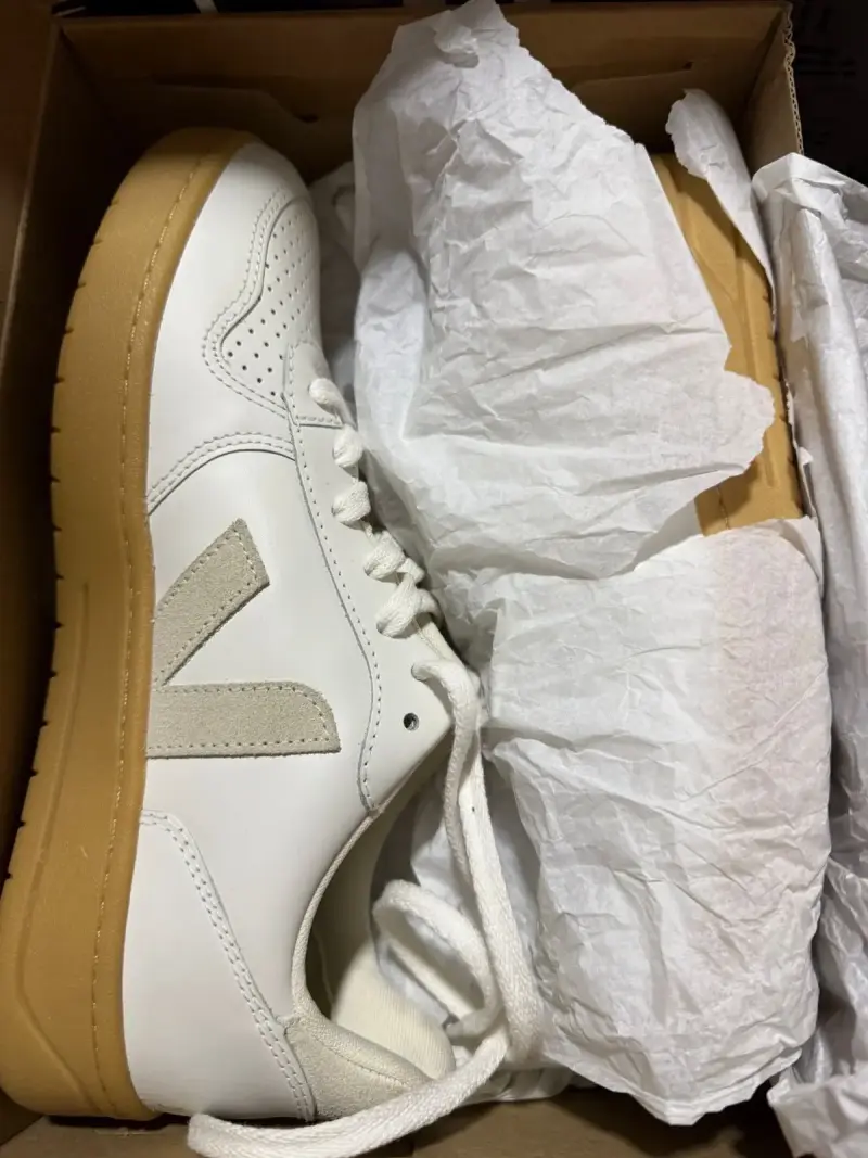 Zapatillas Veja blancas con suela de goma - 4