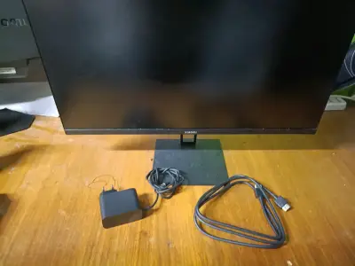 PC de sobre mesa 2 monitores 2 teclados y mouse - miniatura 4